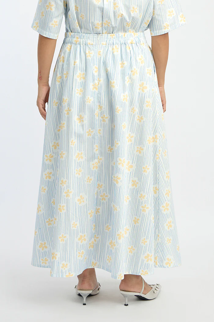 Blue Daisy Wells - Image 4
