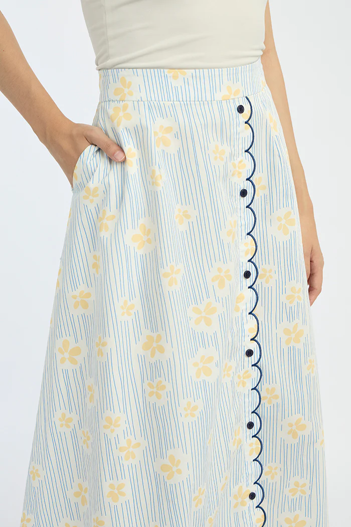 Blue Daisy Wells - Image 5