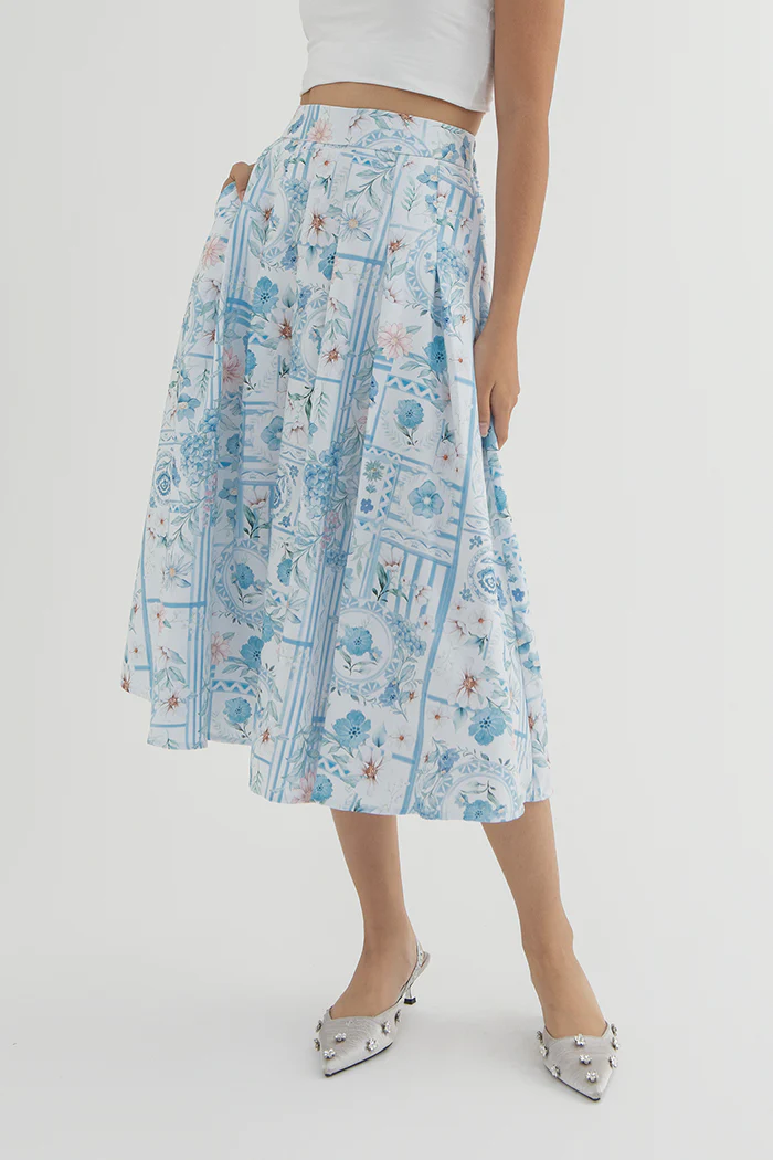 Blue Porcelain Dari - Image 3