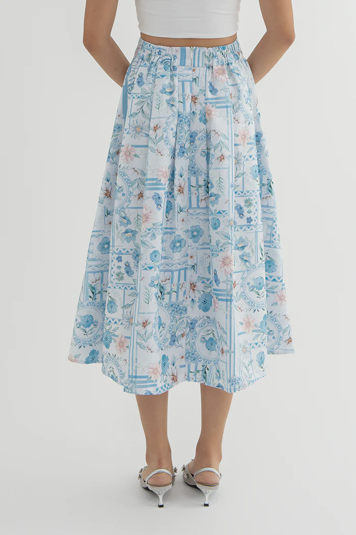Blue Porcelain Dari - Image 4