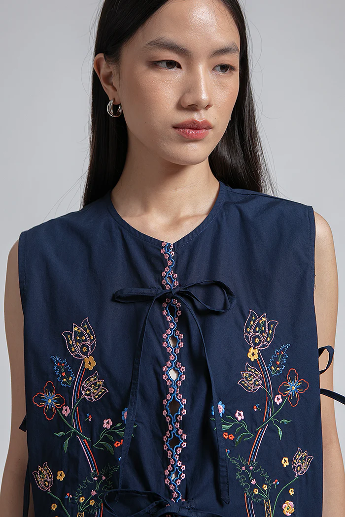 Navy Embroidery Pino - Image 5