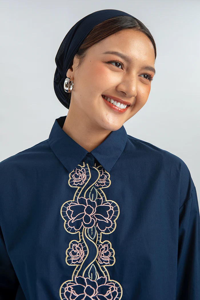 Navy Embroidery  Shazi - Image 5