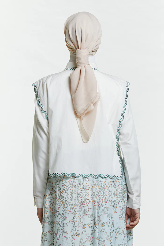 Off-white Embroidery Sabya - Defect Sale - Image 4