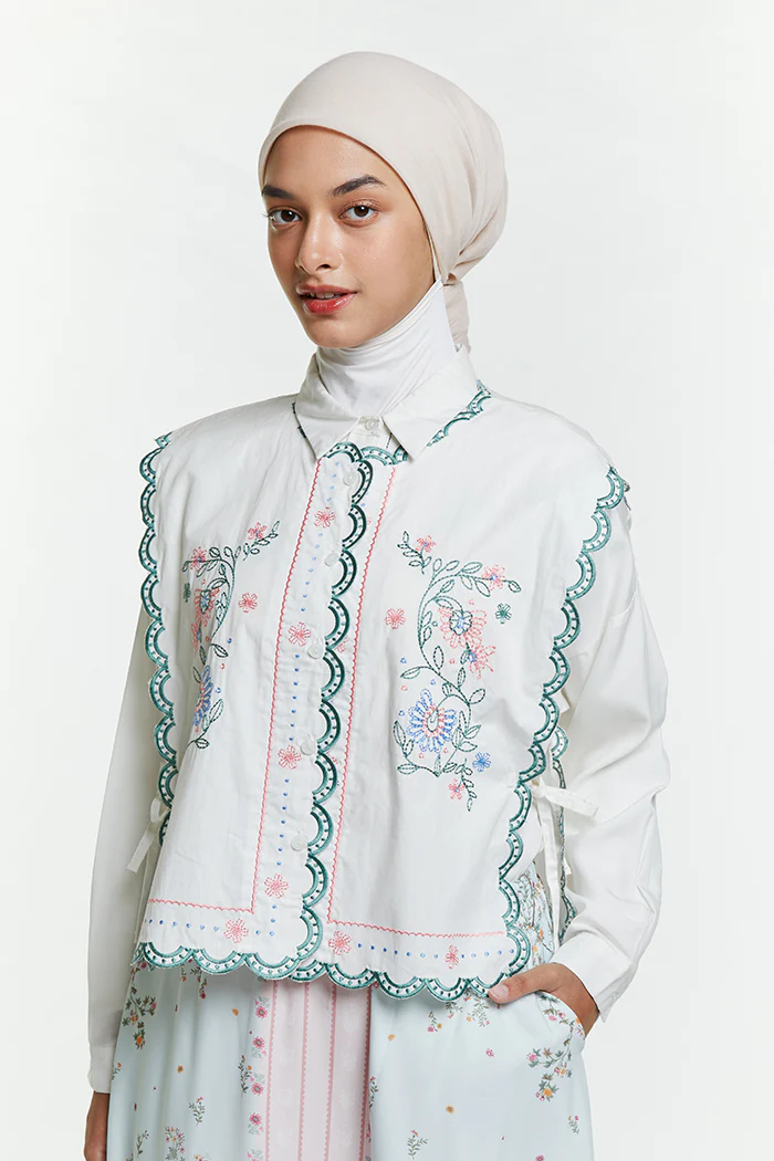 Off-white Embroidery Sabya - Defect Sale - Image 5
